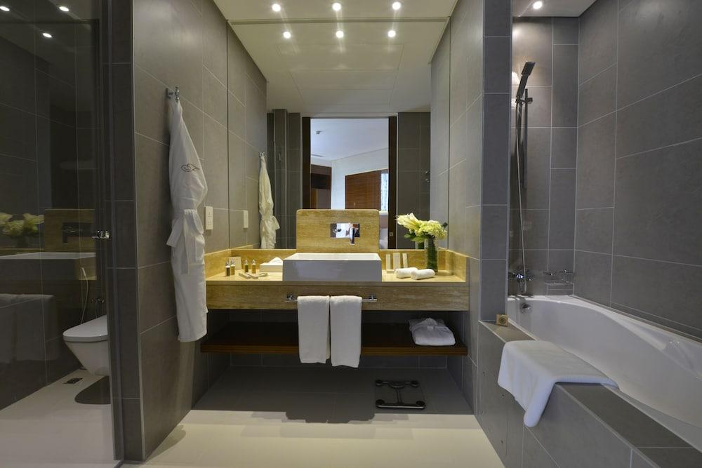 أجنحة فريزر في الدبلوماسية بالبحرين 5*
